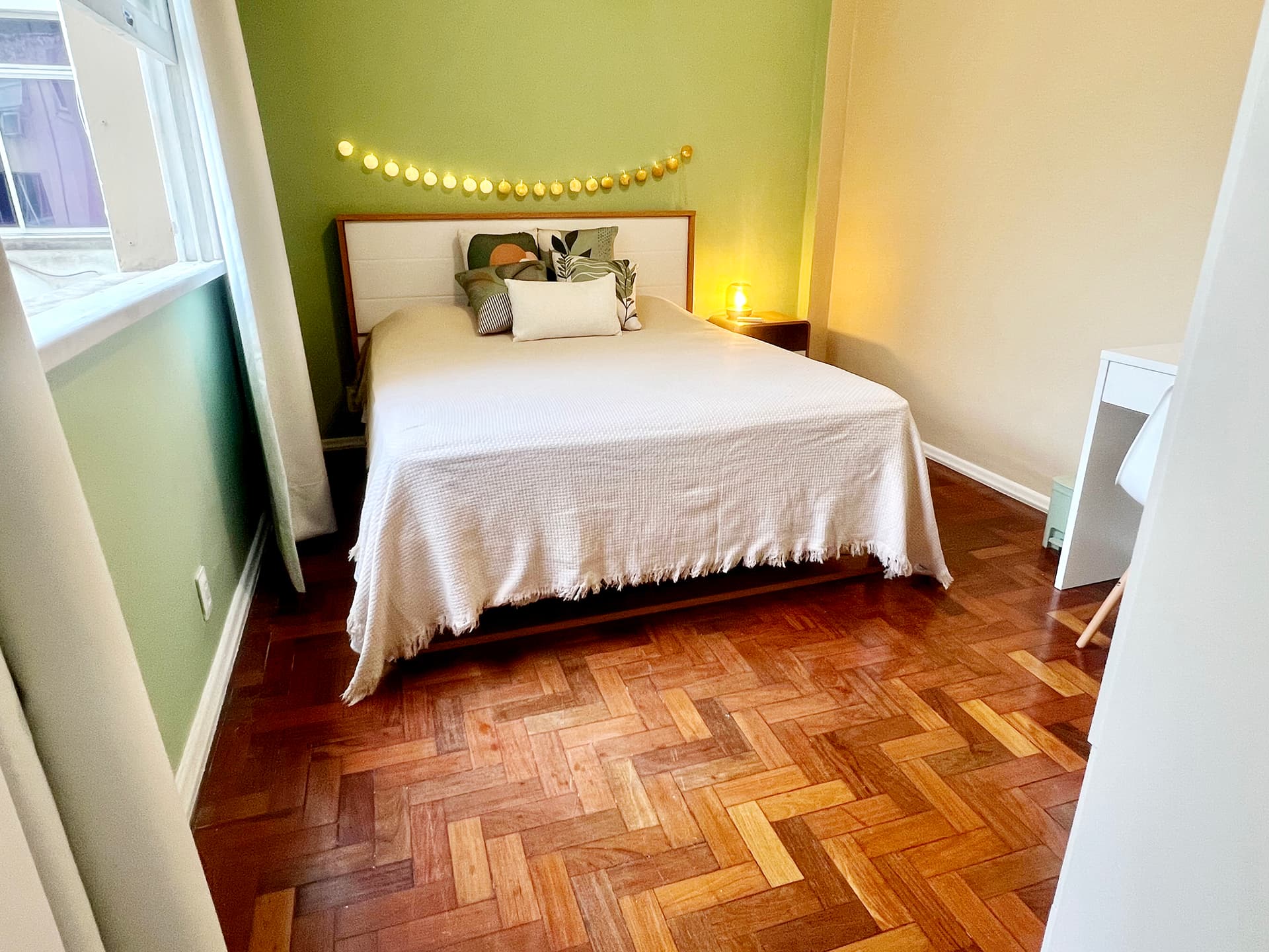 Suíte praiana em apê compartilhado no Arpoador! - 1