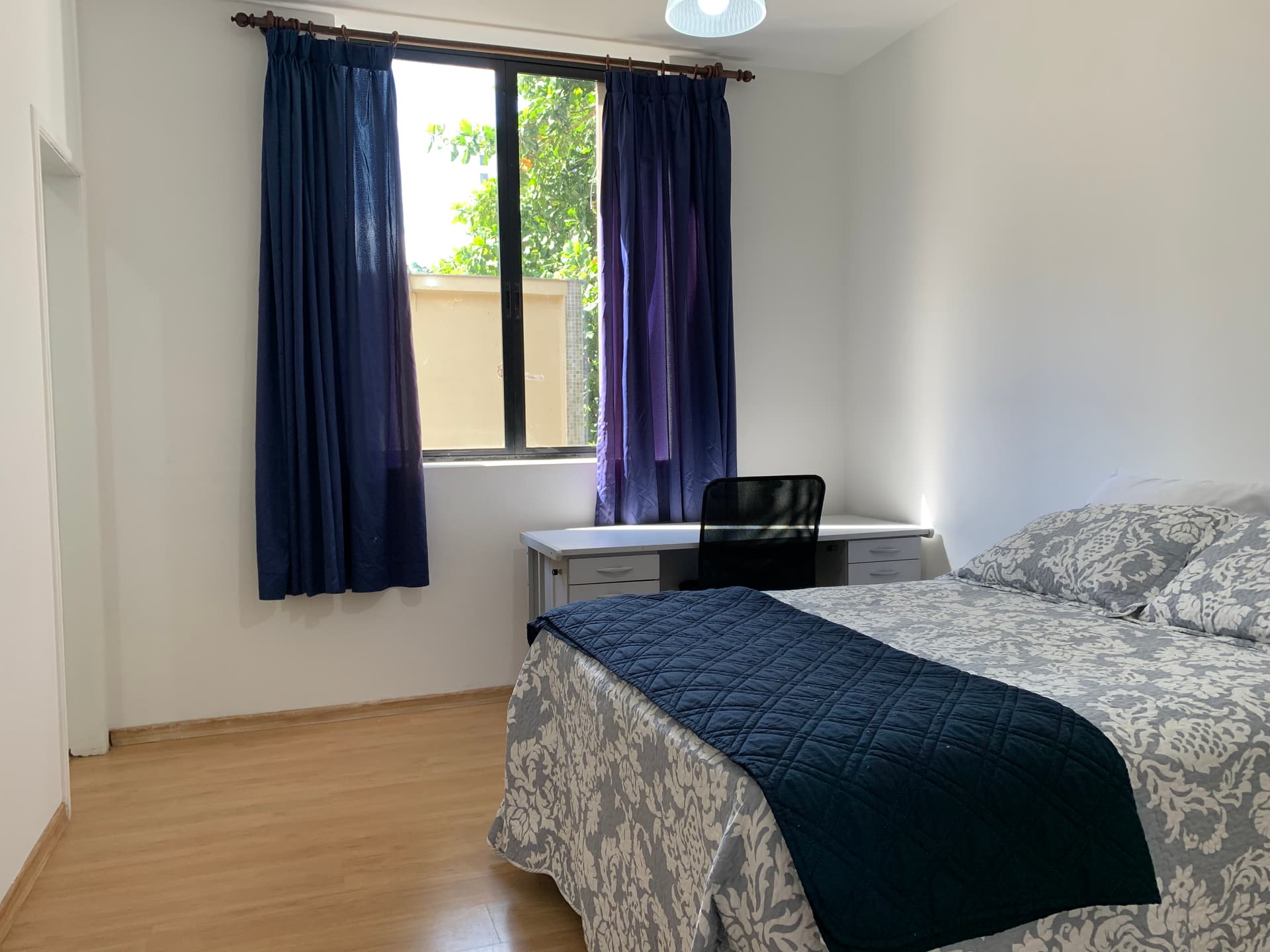 SUÍTE GRANDE SOMENTE PARA MOÇAS - SAVASSI 🌳 - 1