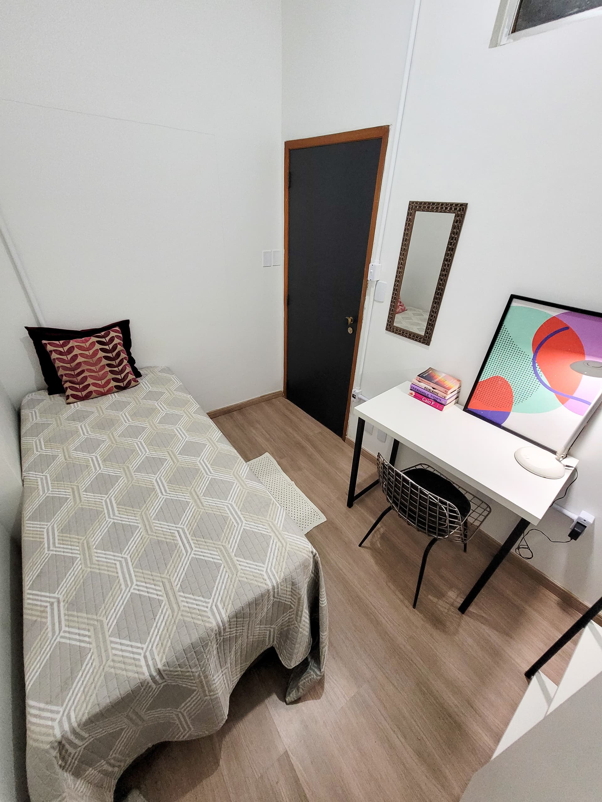 QUARTO EM CASA COM PISCINA NO CENTRO DE PORTO ALEGRE - 1