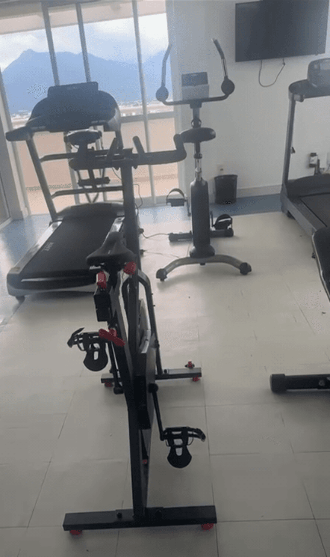 Amplo quarto mobiliado - andar alto - frente shopping - 5